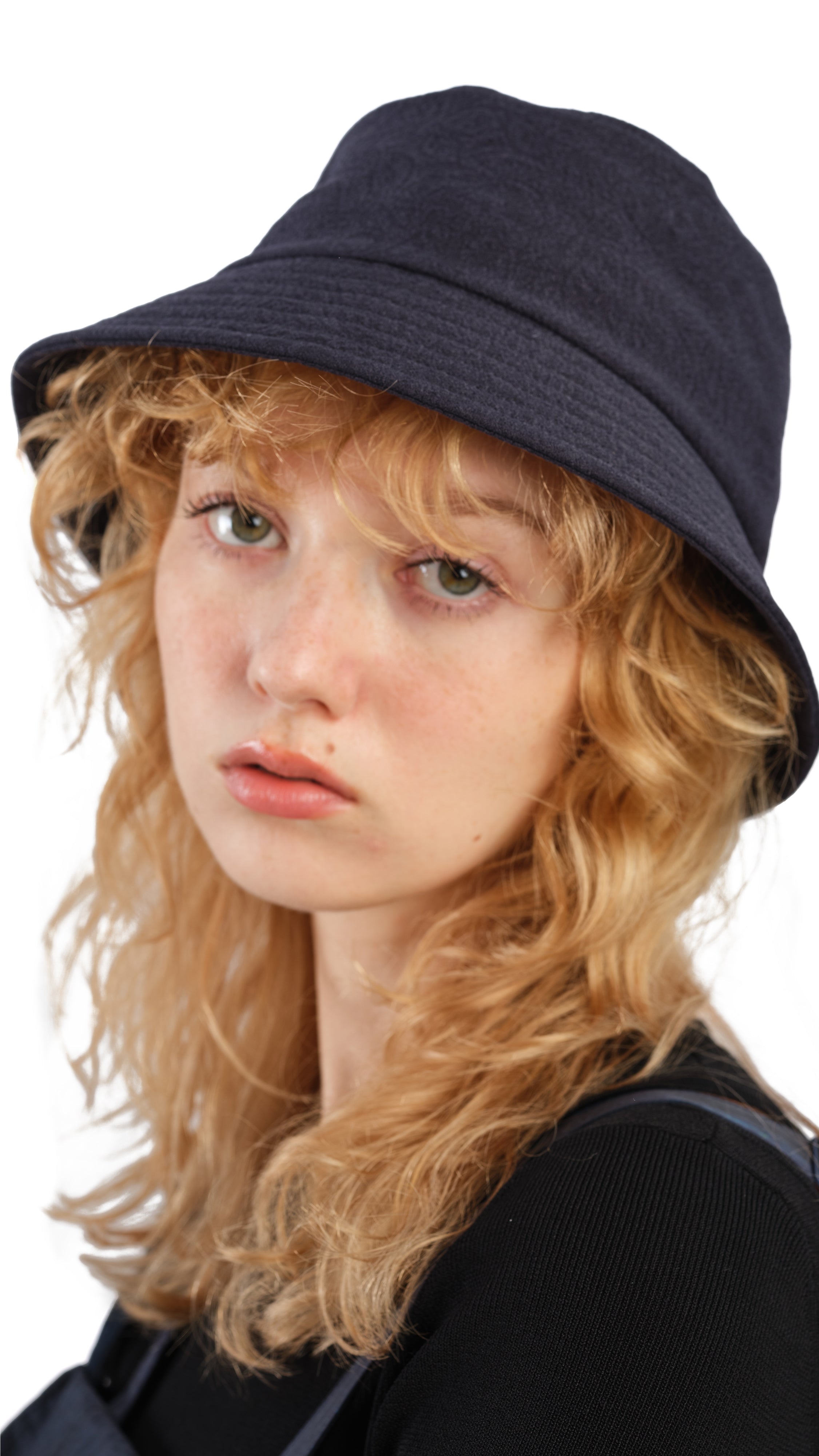 Wrinkling UFO Bucket Hat